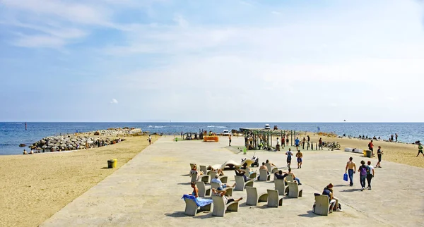 Panorámica Playa Con Escultura Estel Ferit Barceloneta Julio 2016 Cataluña —  Fotos de Stock