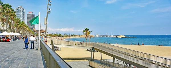 Panorâmica Praia Com Escultura Estel Ferit Barceloneta Julho 2016 Catalunha — Fotografia de Stock