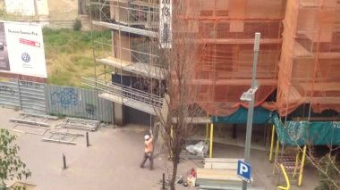 Barselona, Katalunya, İspanya ve Avrupa 'daki bir binanın dış görünüşünün rehabilitasyonu videosu