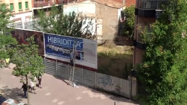 Placing Advertising Sign Street Barcelona Julio 2017 Catalonia Spain Europe — Stock Video
