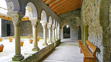 Sant Pere de Casserres Manastırı, 13: 20; 15 de Junio de 2016; Comarca del Osona, Barcelona, Katalonya, İspanya, Avrupa