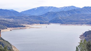 Vilanova de Sau, Osona ve de la Selva bölgelerinde Pantano de Sau, Ro Ter, 19 Temmuz 2017; Barcelona, Katalunya, İspanya, Avrupa