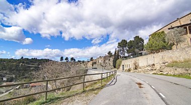 Talamanca manzarası: 13: 20, 15 Temmuz 2017; Comarca de Bages, Barcelona, Katalonya, İspanya, Avrupa