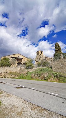 Talamanca manzarası: 13: 20, 15 Temmuz 2017; Comarca de Bages, Barcelona, Katalonya, İspanya, Avrupa
