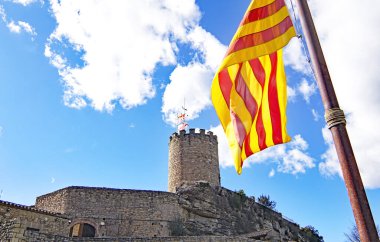 Talamanca manzarası: 13: 20, 15 Temmuz 2017; Comarca de Bages, Barcelona, Katalonya, İspanya, Avrupa