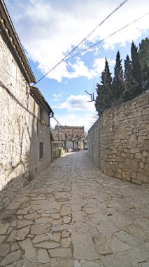 Talamanca manzarası: 13: 20, 15 Temmuz 2017; Comarca de Bages, Barcelona, Katalonya, İspanya, Avrupa