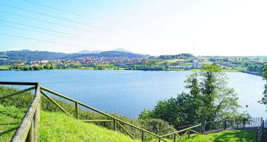 Trasona Reservoir, Corvera de Asturias, 16: 30. ; 18 Mayıs 2015; Asturias Prensliği, Asturias, İspanya, Avrupa