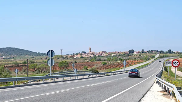 Strada Con Città Sullo Sfondo Paesaggio Della Catalogna Julio 019 — Foto Stock