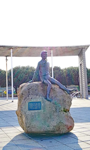View Arbeyal Beach Sculpture Paying Tribute Children War Gijn May — Stock Photo, Image