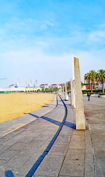 Blick Auf Den Strand Von Arbeyal Mit Einer Skulptur Ehren — Stockfoto