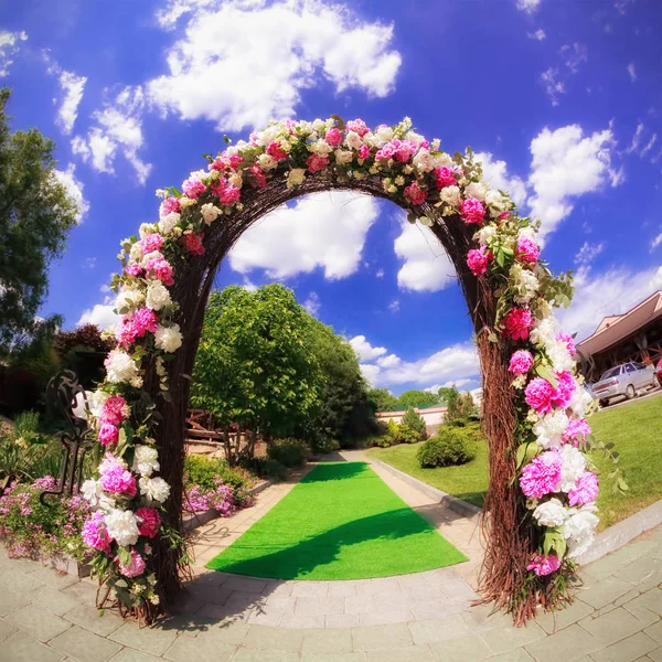 Flower wedding gate — Stock Photo, Image