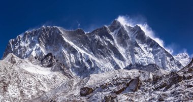Lhotse, 8.516m 27.940 feet ile dünyanın en yüksek dördüncü dağıdır. Himalaya, Nepal
