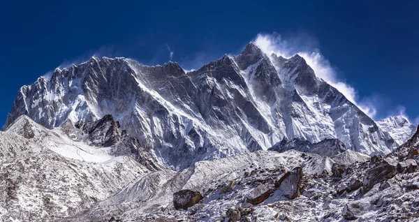 Lhotse, 8.516m 27.940 feet ile dünyanın en yüksek dördüncü dağıdır. Himalaya, Nepal — Stok fotoğraf