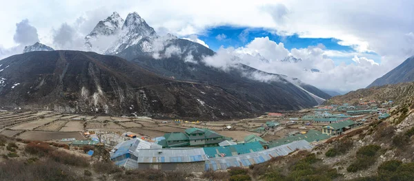 Dingboche 4410m to wieś Sherpa w regionie Khumbu Everest w północno-wschodniej Nepalu w Dolinie Chukhung. — Zdjęcie stockowe
