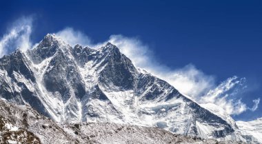Lhotse, 8.516m 27.940 feet ile dünyanın en yüksek dördüncü dağıdır. Himalaya, Nepal