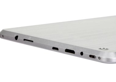 Beyaz arka plan ince tarafı ayrıntılar üzerinde beyaz gümüş metal tablet