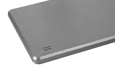 Tablet metal gümüş geri yakın hoparlör kadar izole