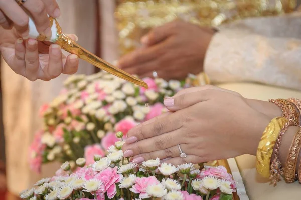  Evlilik su yeniden başlatın, Tay geleneği.