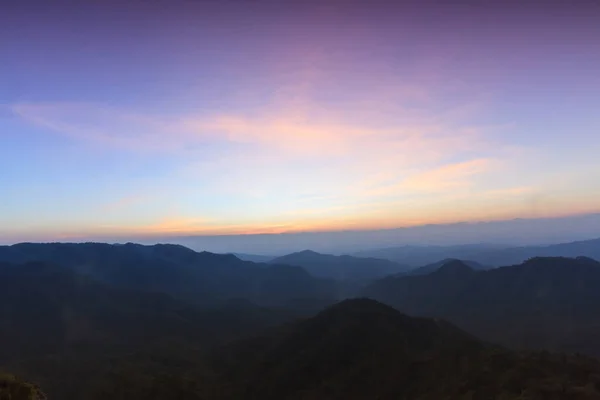 Sunset at twilight in Doi Pha Ngom, Thailand. — Stock Photo, Image