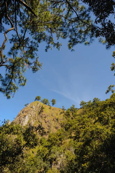 Dia ensolarado em Doi Pha Ngom Chiang Rai Province Tailândia . — Fotografia de Stock