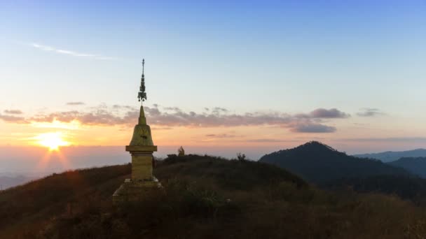 Gyönyörű Naplemente Doi Lang Noi 1800 Méteres Magasságban Arany Pagoda — Stock videók