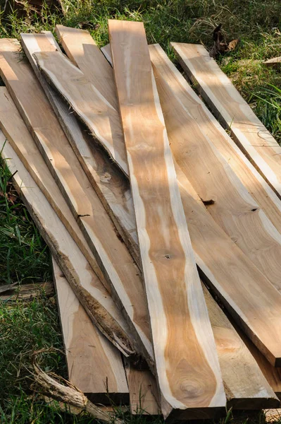 Stapel teak hout in proces. — Stockfoto