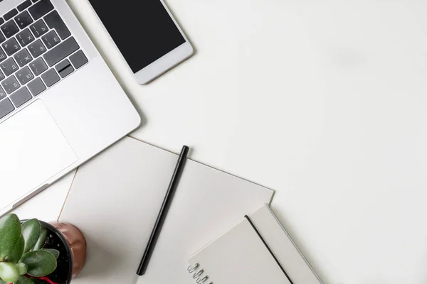 Vista Superior Del Lugar Trabajo Oficina Escritorio Blanco Con Espacio — Foto de Stock