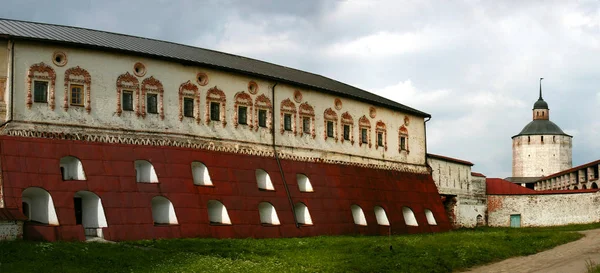 Kirillov, manastır duvarları