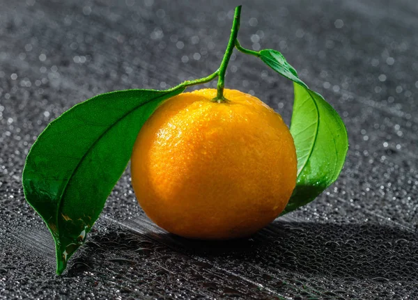 Mandarino sul tavolo — Foto Stock