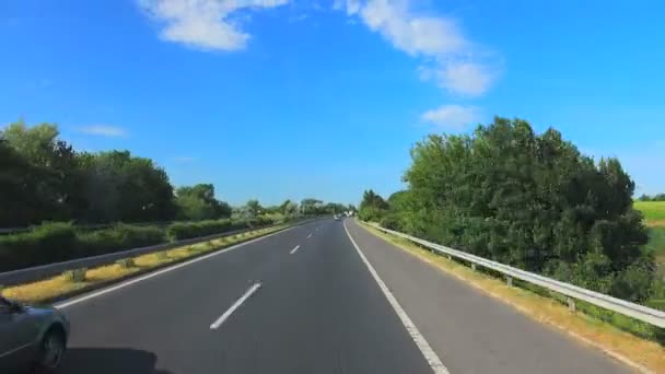 Autosnelweg gaan over Slovenië — Stockvideo