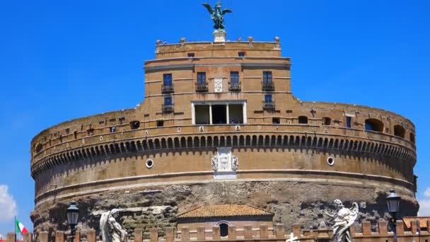 Замок Святого Ангела і Святого Ангела мостом в Римі — стокове відео