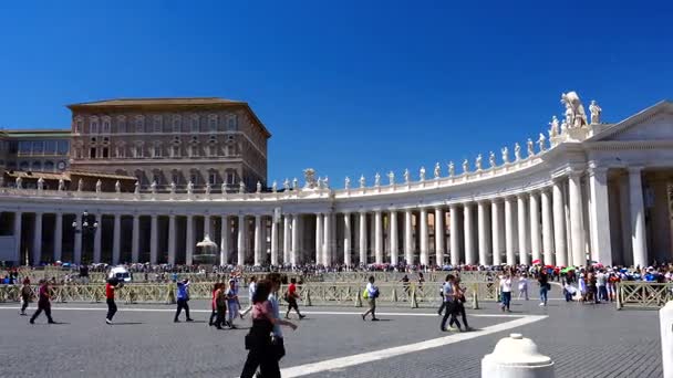 Vatican City State 2017-06-07. Panoramatický pohled St. Peter's Basilica Vatikánského městského státu — Stock video