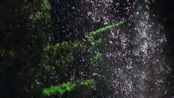 Πτώση των σταγόνων νερού από το συντριβάνι, Tivoli Λατίου — Αρχείο Βίντεο