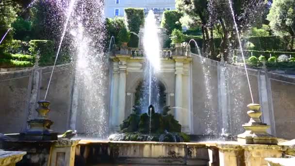 Orgel-fontein in de tuin van de Villa d'Este, Tivoli van Lazio, Italië. Slowmotion — Stockvideo