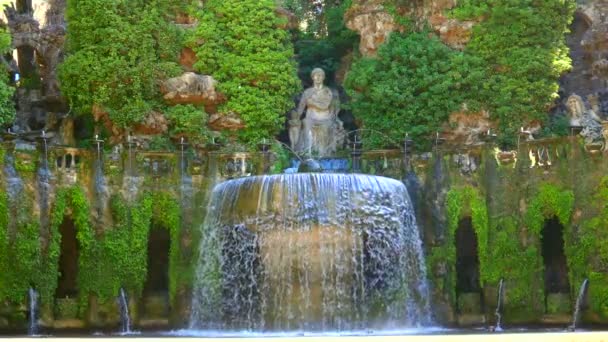 Oválná fontána, kultovní mezník v Villa d'Este, Tivoli, Itálie — Stock video