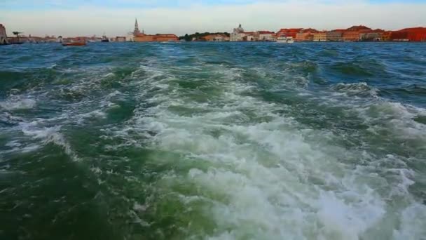 Nézd a Velencét a tengertol, Olaszország. — Stock videók