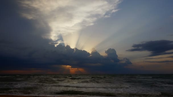 Nascer do sol no mar — Vídeo de Stock