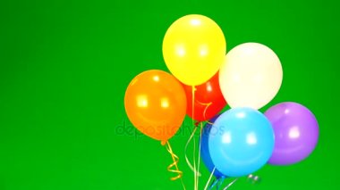 Yeşil ekran üzerinde uçan balonlar
