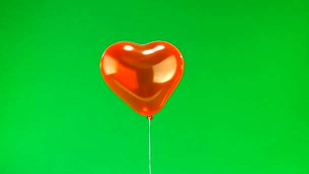Czerwony Balon Postaci Serca Zielony Ekran — Wideo stockowe