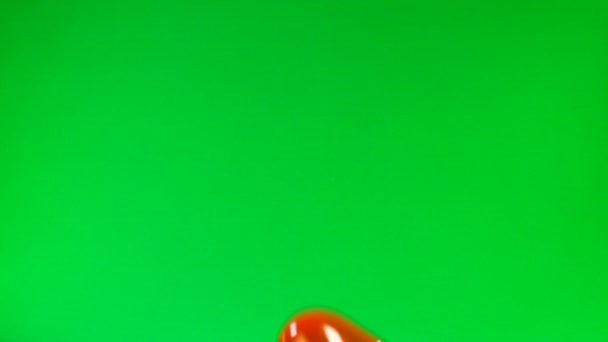 红气球在绿屏上的心形 — 图库视频影像