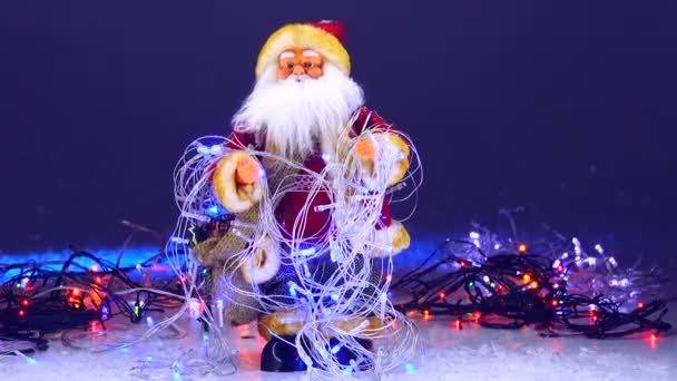 Babbo Natale Con Ghirlande Natalizie — Video Stock