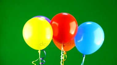 Yeşil ekran üzerinde uçan balonlar