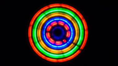 aydınlık arka tekerlek üzerinde siyah bir arka plan