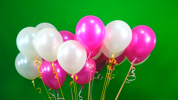 Balões Voam Com Uma Rosa Tela Verde — Vídeo de Stock