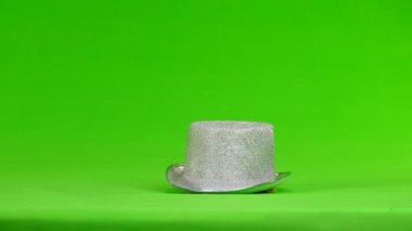 tavşan hip-şapka yeşil bir ekran üzerinde