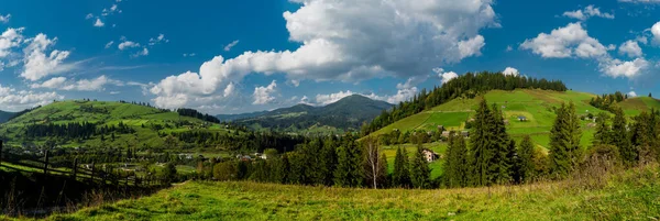 Panoramic view of the carpathian village of Krasnik. Ivano-Frankivsk region, Ukraine — Stock Photo, Image