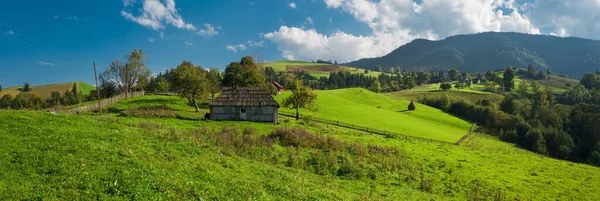 Old house in the Carpathians. Ukraine — Stock Photo, Image