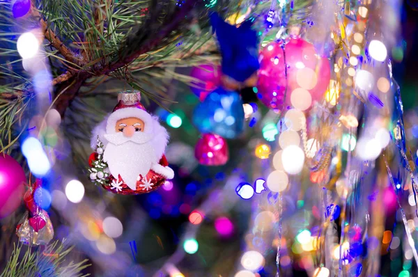 Santa Claus toy hanging on a Christmas tree. — Stock Photo, Image