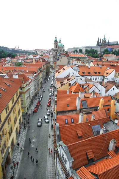 Vista a la calle en el casco antiguo de Praga — Foto de Stock