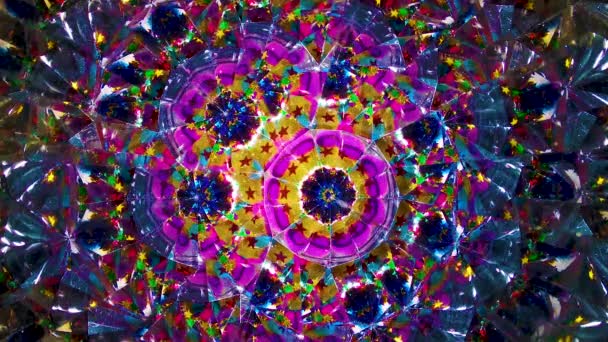 modèle. miroir naturel pour enfants Kaléidoscope de notre enfance. La vidéo est en mode macro à travers un miroir 